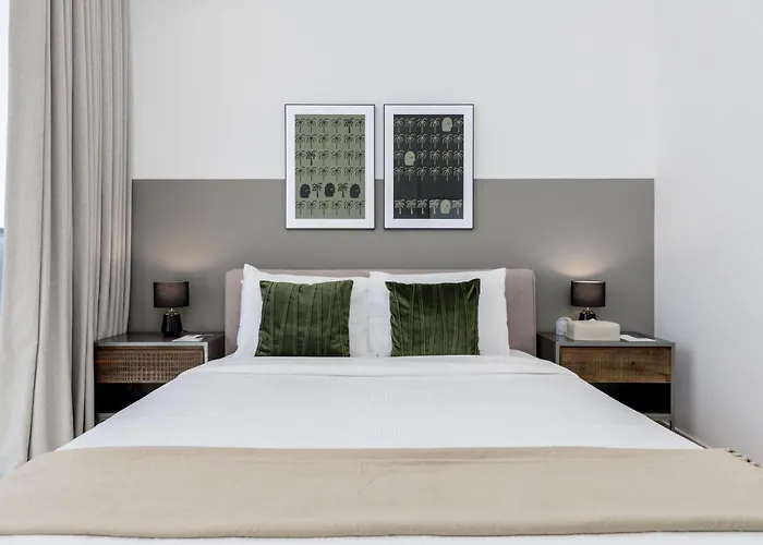 Maison Privee - Classy Urban Retreat With Amazing Dubai Canal Views